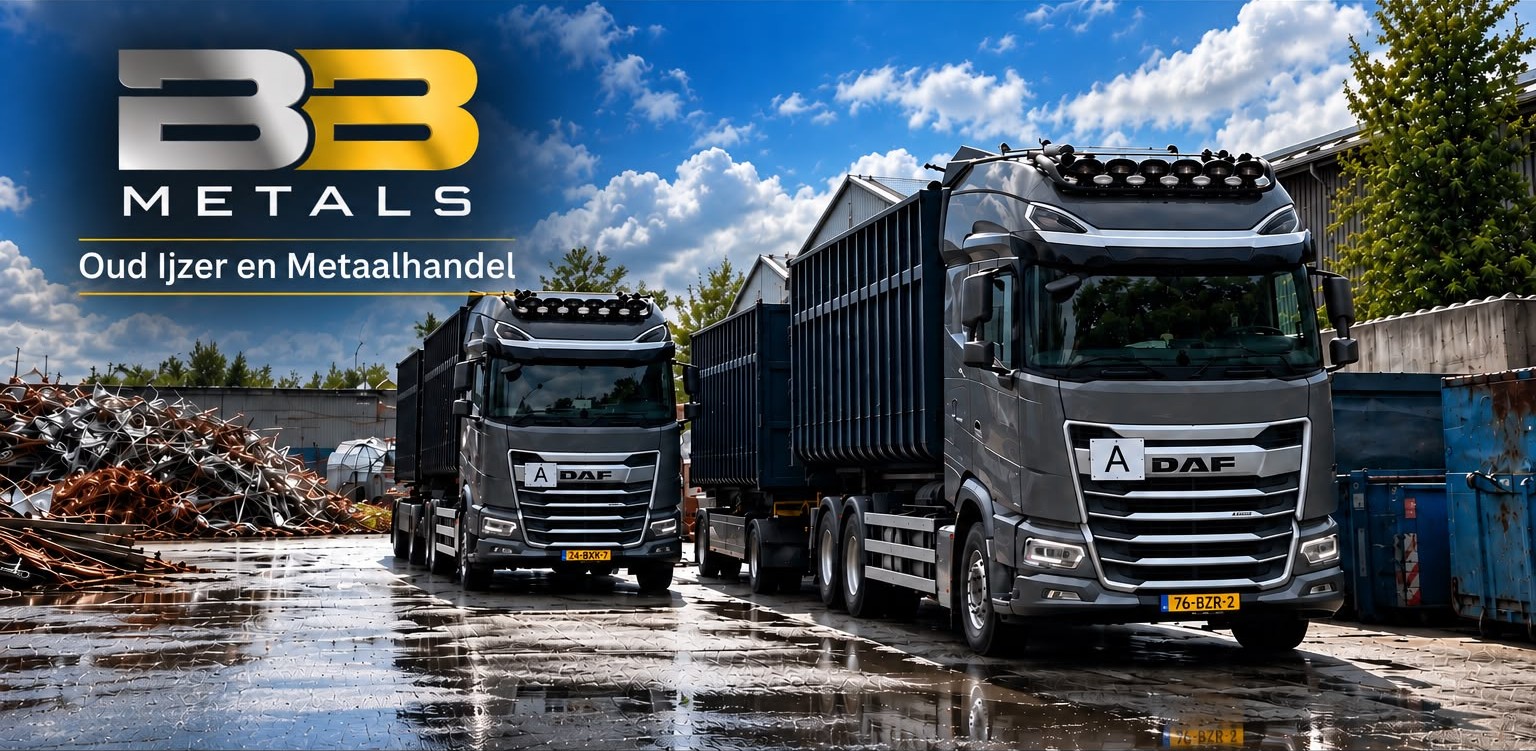 BB Metals – Oud IJzer en Metaalhandel: vrachtwagens met containers op het terrein